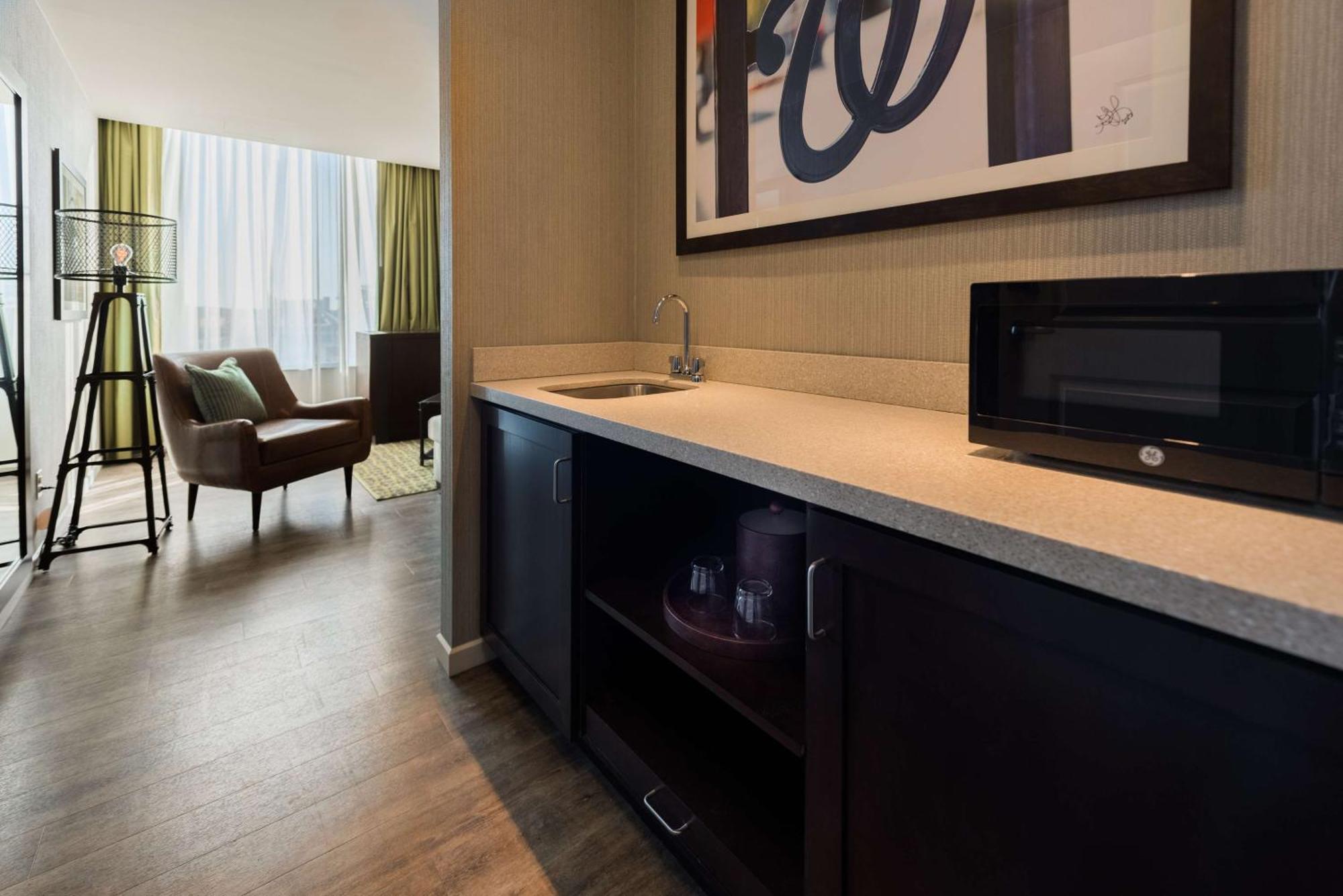 Hampton & Washington, D.c. - Navy Yard 3*
