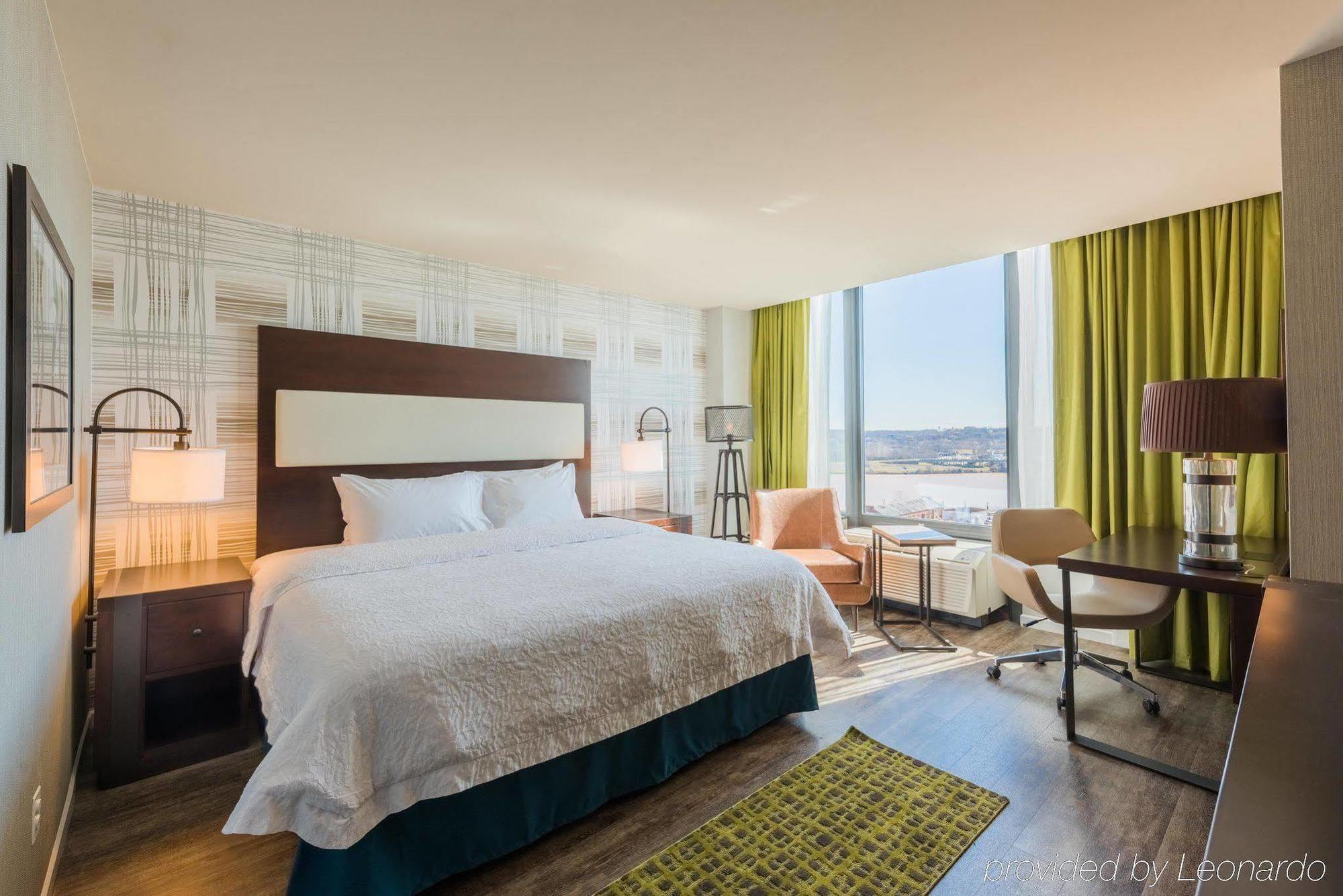 Hampton & Washington, D.c. - Navy Yard 3*